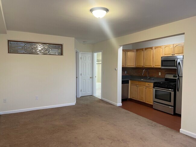 Building Photo - 152 Undercliff Ave