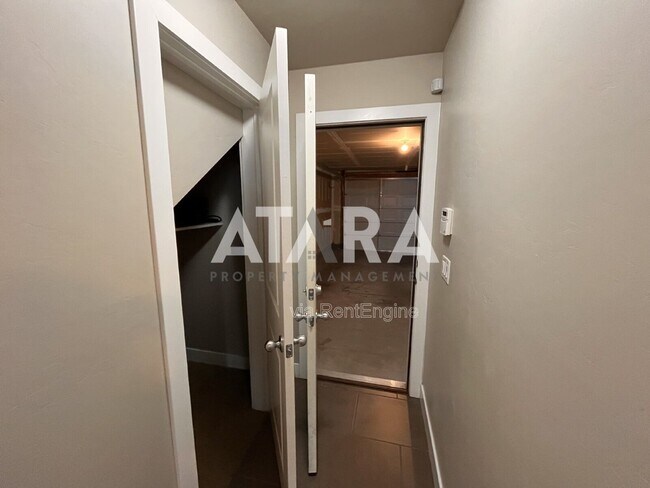 Building Photo - 7533 Vinci Pl