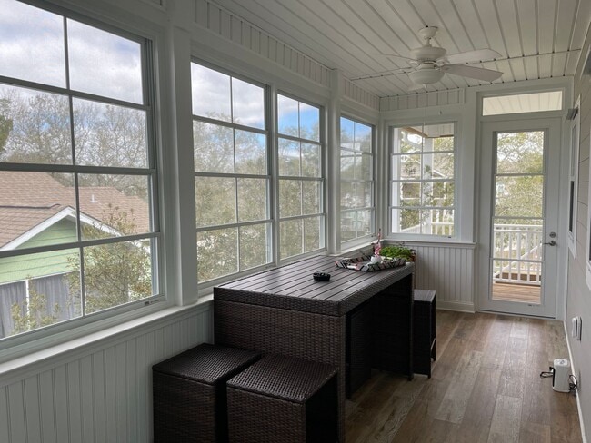 Building Photo - OFF-SEASON MONTHLY RENTAL - ESCAPE THE WINTER MONTHS!!!