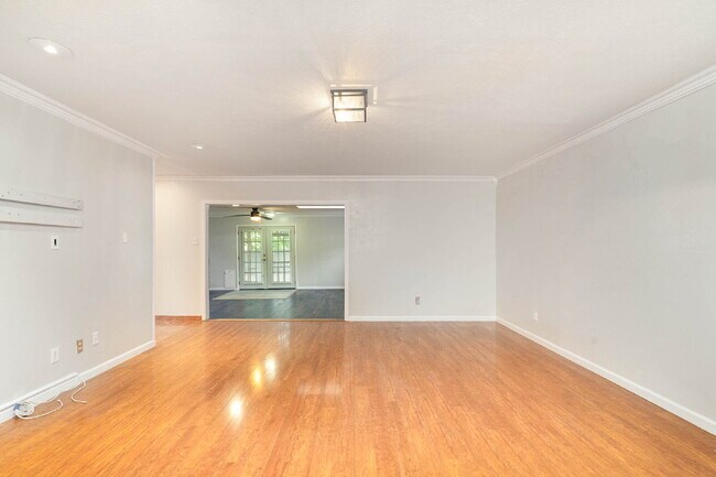 Building Photo - Great Entertaining Spaces!