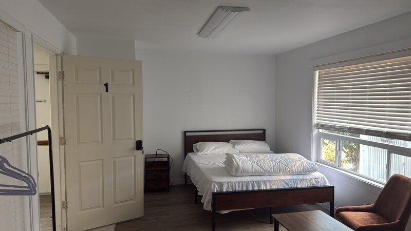 Primary Photo - 327 5th Ave S