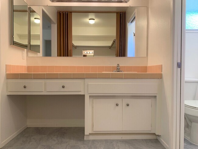 Building Photo - Four Bedroom in Crown Village