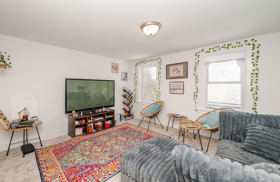Very large living room - 361 Miller Ave