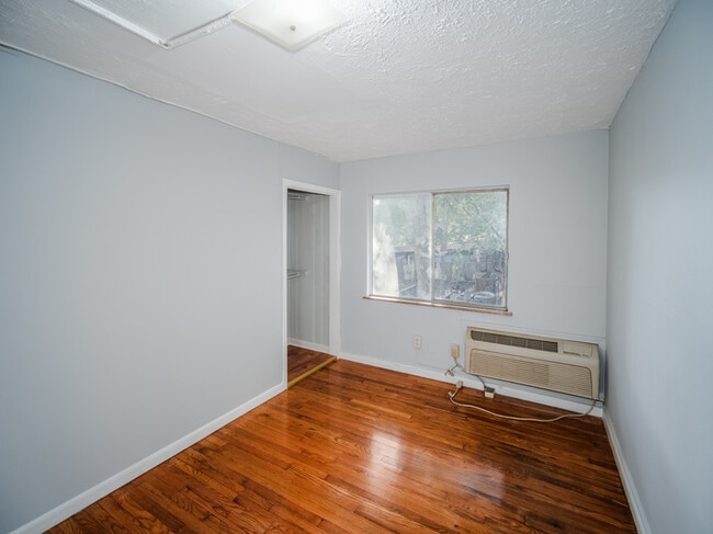 Building Photo - 706 Chickamauga Ave