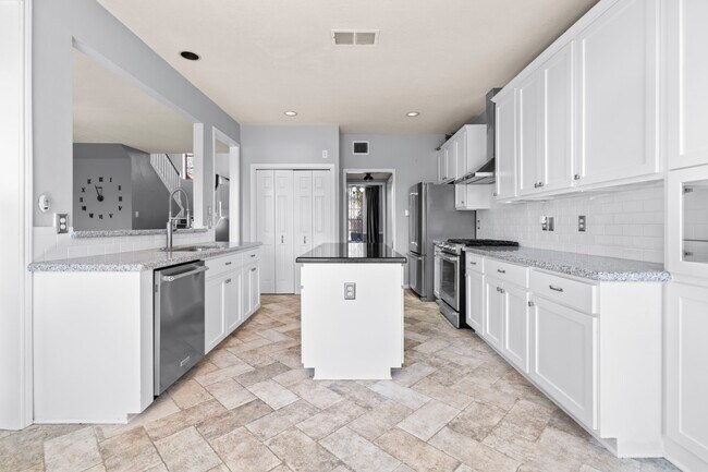 Building Photo - 8518 Malardcrest Dr