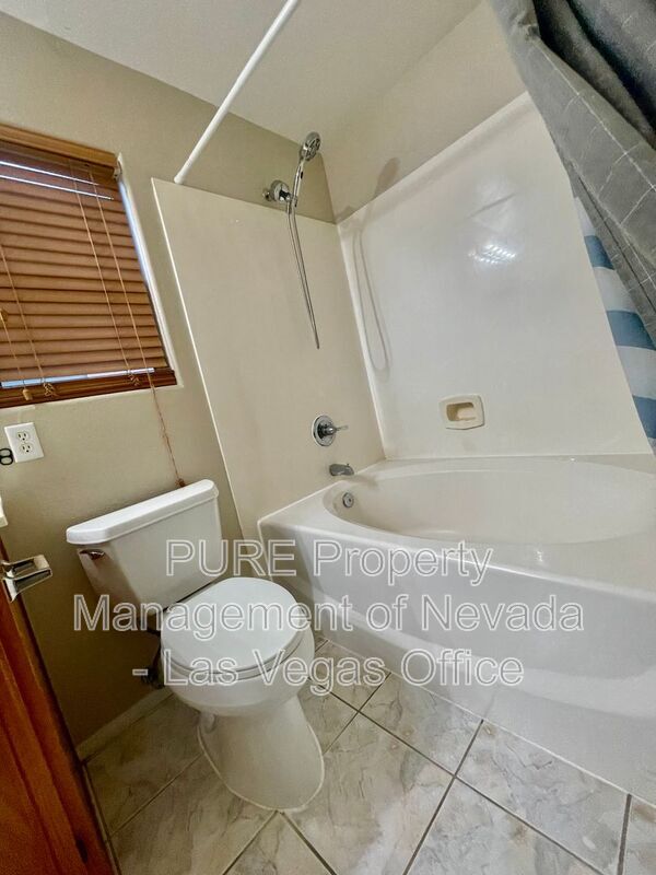 Building Photo - 3528 Laguna Veneta Ave