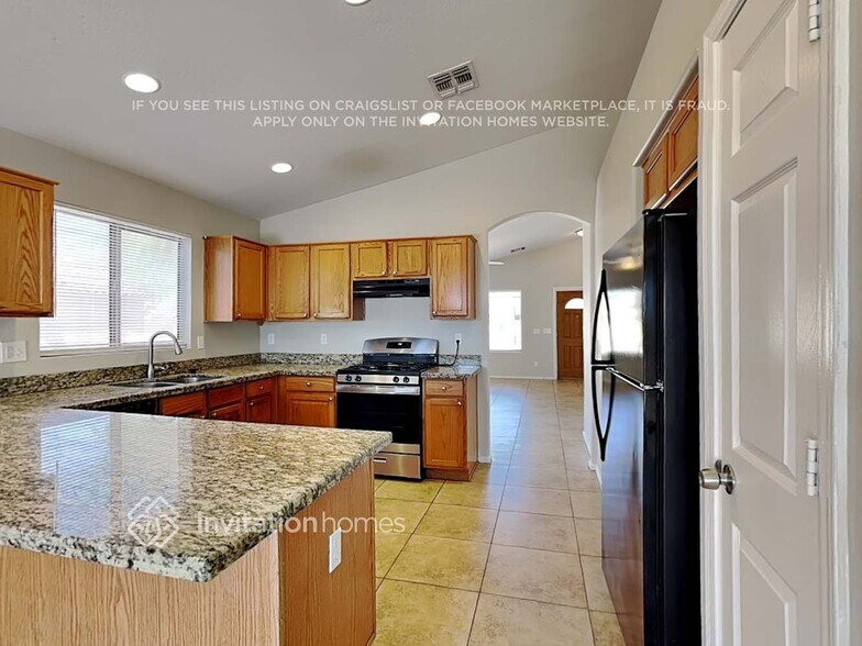 Building Photo - 11003 E Delta Ave