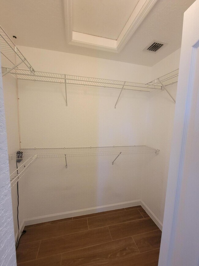 Building Photo - 1130 Shoma Dr