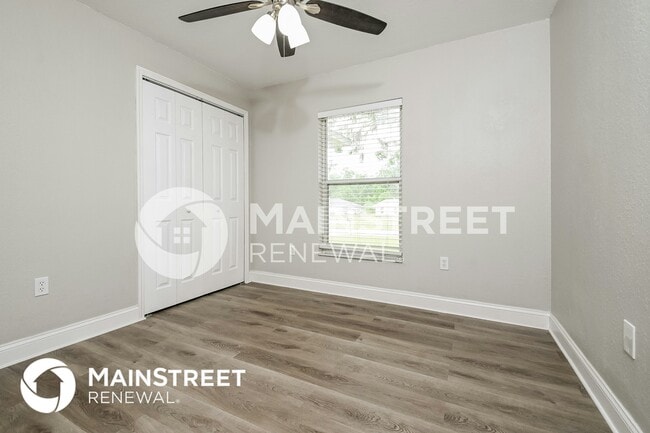 Building Photo - 2330 Northview Dr