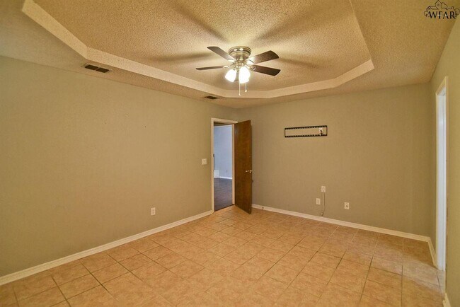 Building Photo - 4618 Sabota Ave
