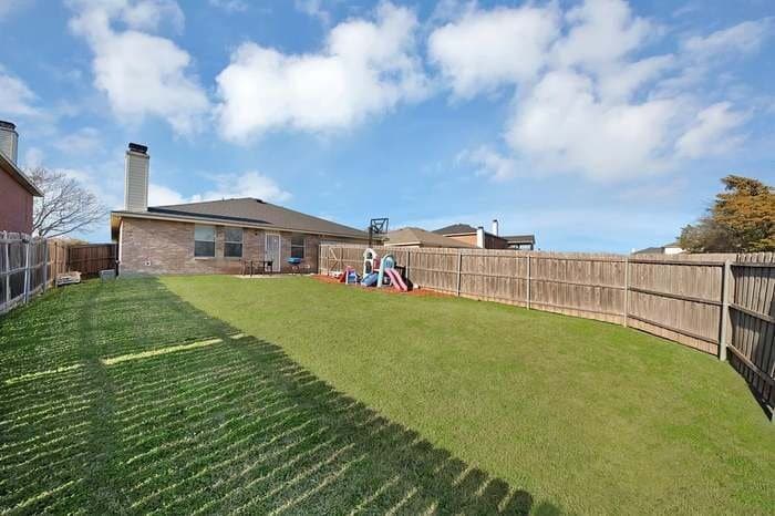 Building Photo - 1120 Bumble Bee Dr