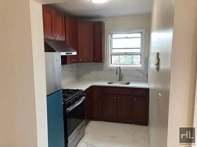 Building Photo - 164 STREET