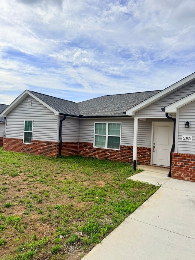 Building Photo - 295 Oak Grove Cir