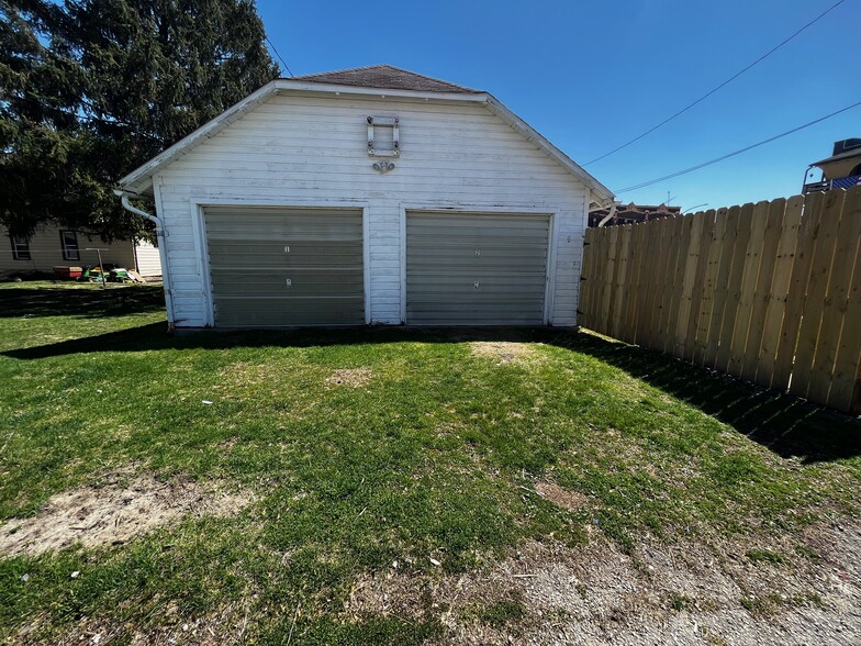 Shared Garage Spaces - 2412 N 2nd St