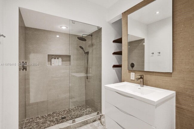 Building Photo - 5735 N Bay Rd