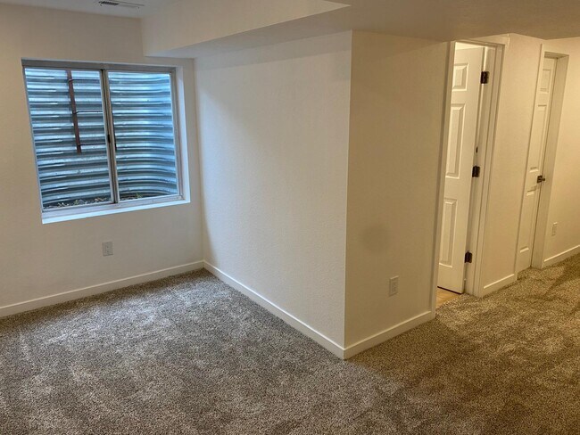 Building Photo - 486 Balsa Dr
