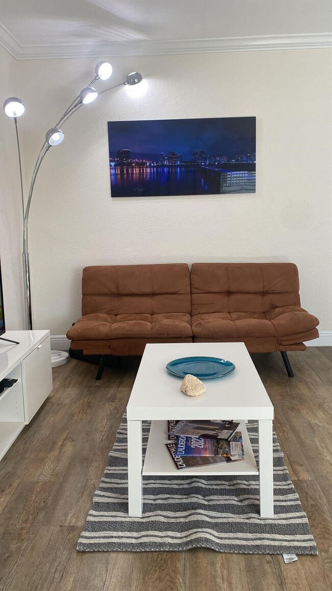 Building Photo - 924 SE 2nd St