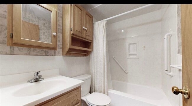 Building Photo - 37 Eames St