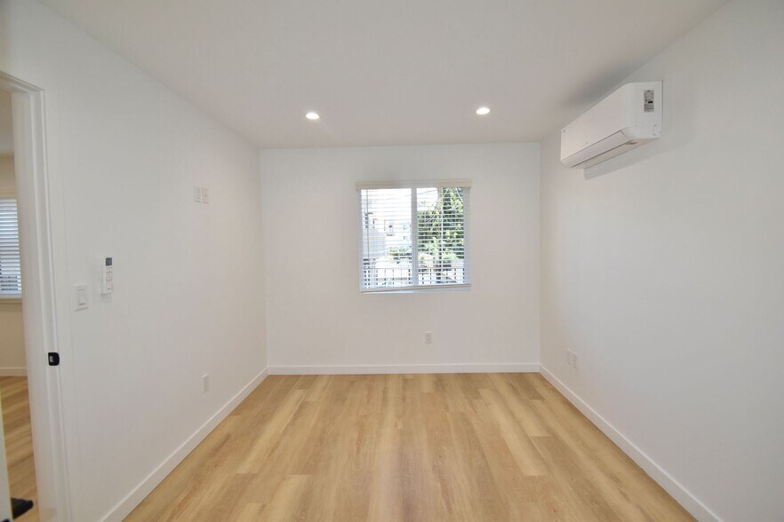 Building Photo - 14418 Dickens St