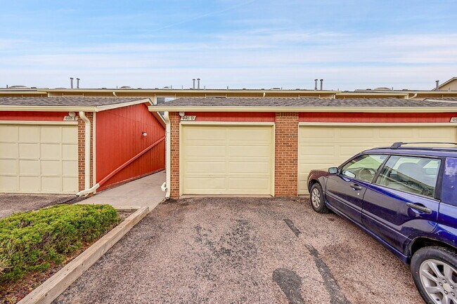 Building Photo - $1,995 - 3 Bed, 2.5 Bath Townhome in Color...
