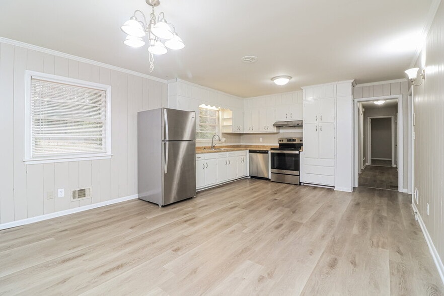 Building Photo - 3149 Beech Dr