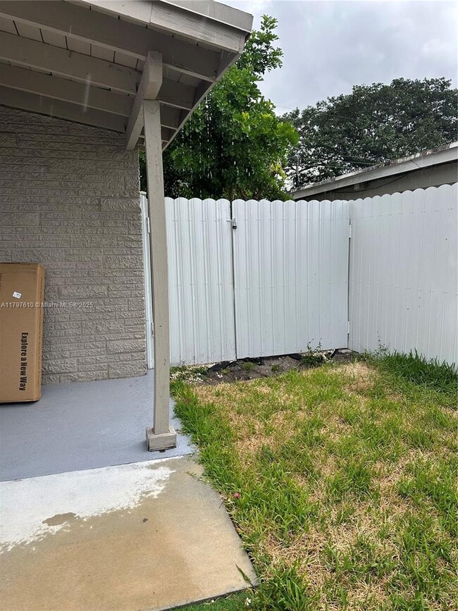 Building Photo - 3770 SW 58th Terrace