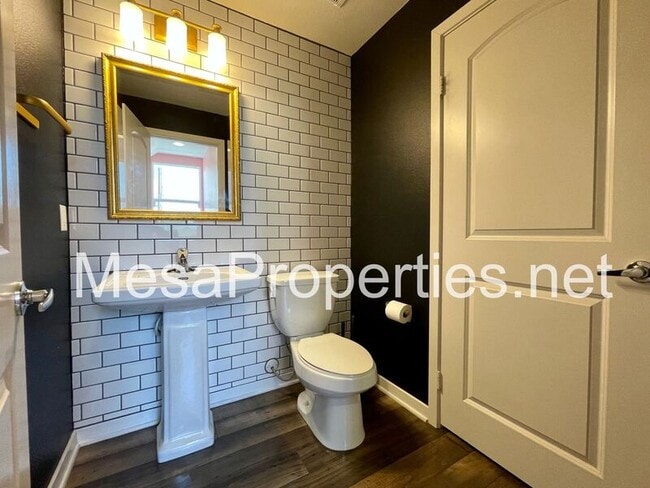 Building Photo - 8870 Camphor Ave