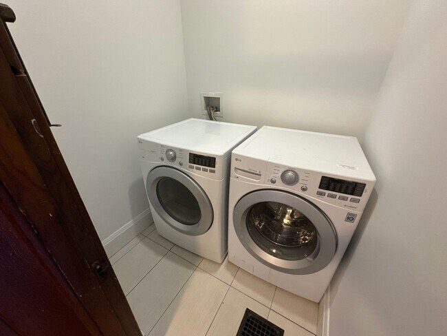 Building Photo - 138 E Lincoln St