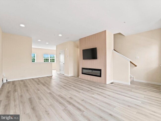 Building Photo - 145 Mercer Ct