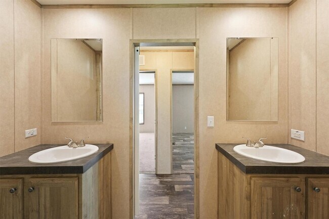 Building Photo - 11744 Padok Rd