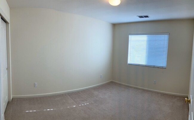 Building Photo - 2913 Esta Ave