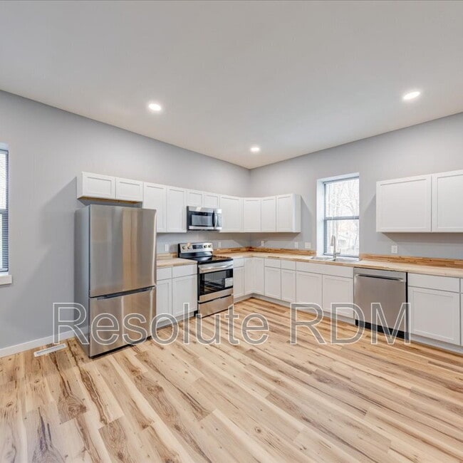 Building Photo - 804 N Locke St