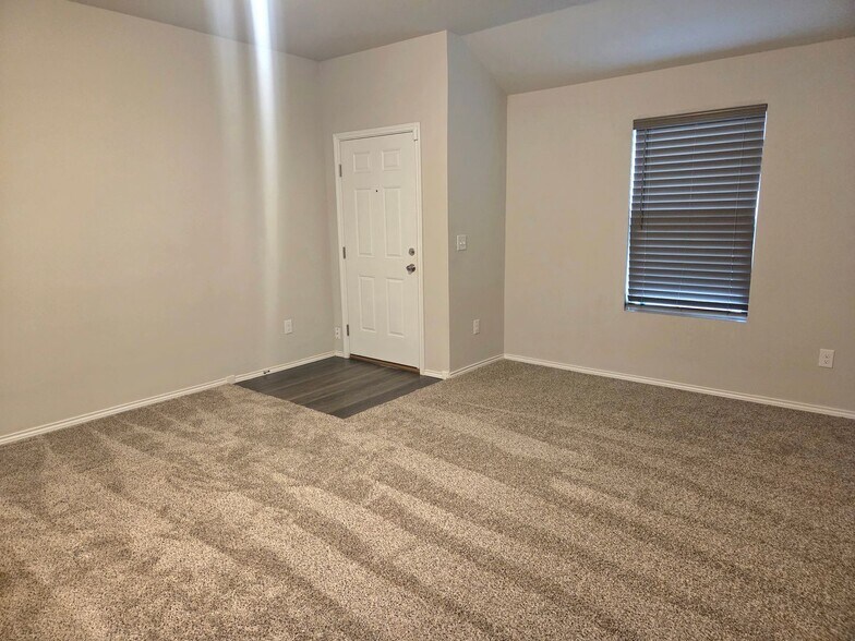 Building Photo - 9704 Saddle Dr