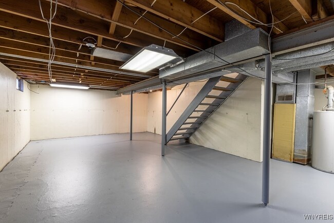 Building Photo - 140 Ayrault Dr