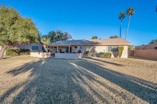 Building Photo - Welcome to this charming 2-bedroom, 2-bathroom house located in Leisure World a 45+ Active Adult ...