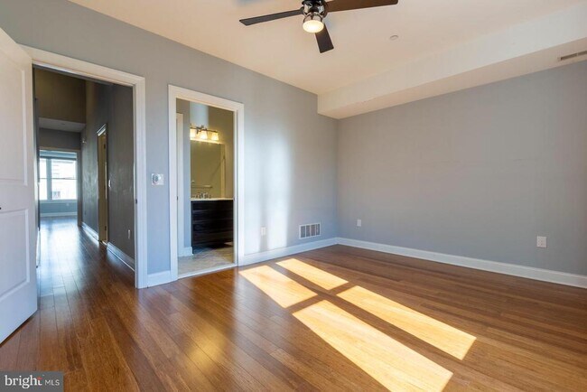 Building Photo - 153 Levering St