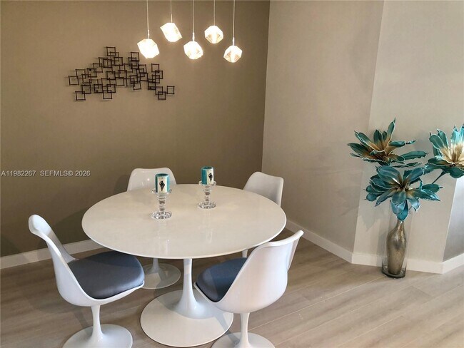 Building Photo - 19999 E Country Club Dr