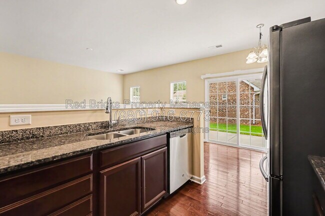 Building Photo - 5013 Spring Arbor Ln