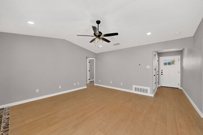 Building Photo - Newly Renovated Home In Watauga Ready To Be Yours!!!!