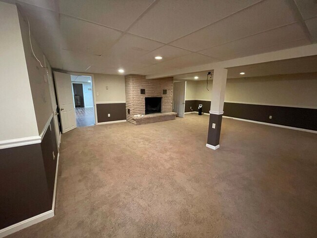 Building Photo - Beautiful 4 Bedroom, 2.5 Bathroom, 3000sq.ft Ranch! Pet Friendly!