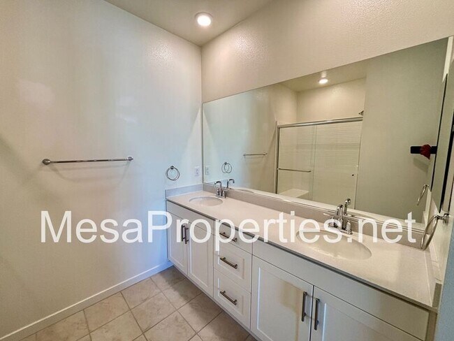 Building Photo - 3550 E Pollock St