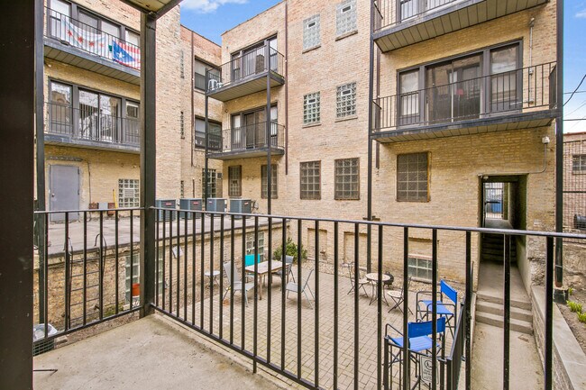 Building Photo - 4555 Malden St