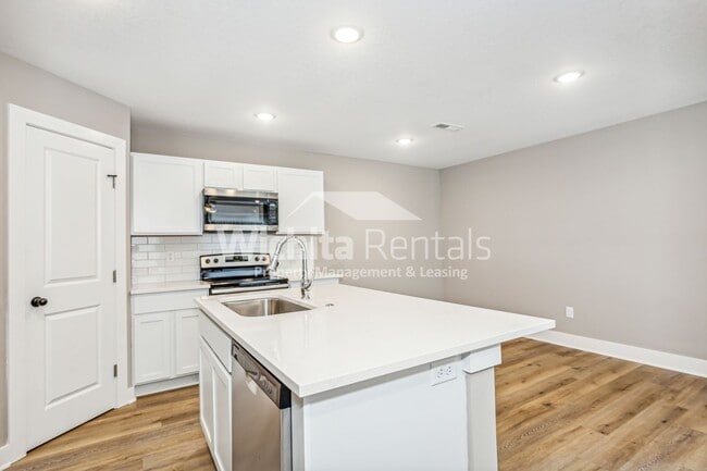 Building Photo - 4514-4514 N Sandplum St