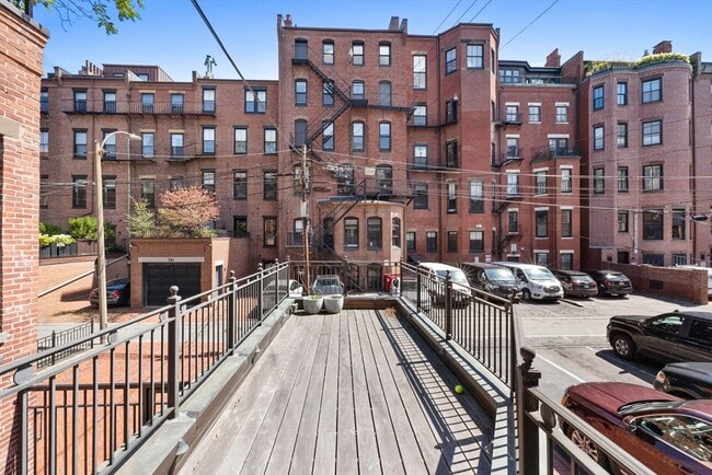 Building Photo - 321 Beacon St