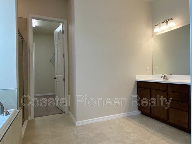Building Photo - 28613 Cozy Creek Dr