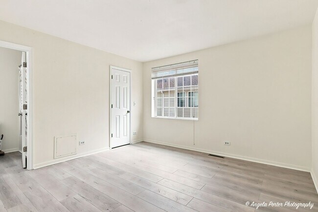Building Photo - 259 W Whispering Oaks Ln