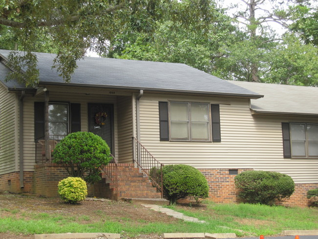 Building Photo - Saluda Forest