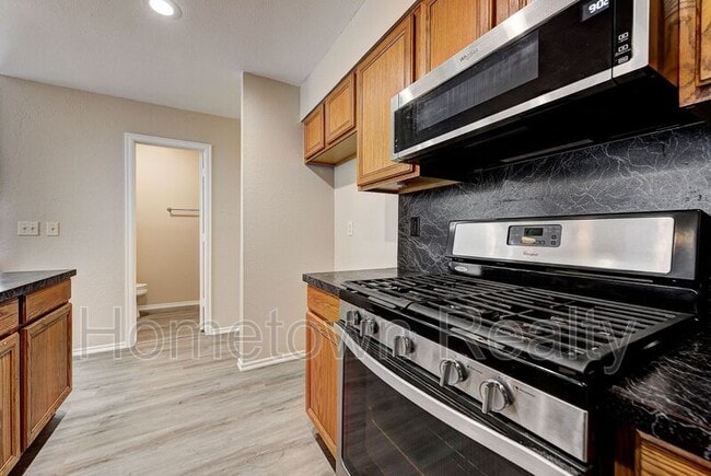 Building Photo - 1704 Tudor Dr