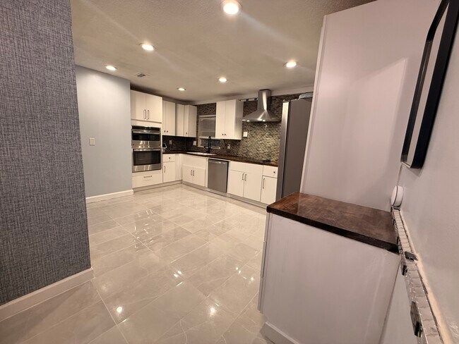 Building Photo - 7210 Manhattan Dr