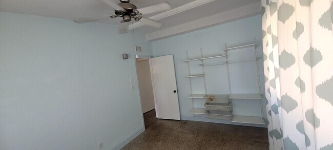 Building Photo - 4330 SW 10th St